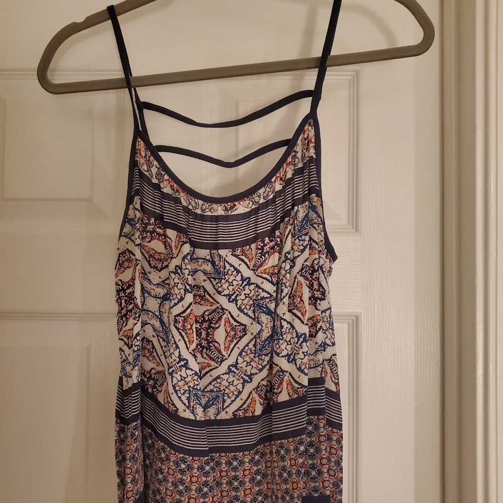 BLUE FLORAL TANK TOP SIZE MEDIUM FROM FOREVER 21
